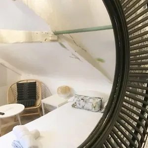 La - Petit Mansarde - 50m - Rue Gratuite , Saint-Malo France