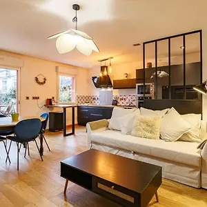 Le Saint Cyr - Bel Appartement, Parking & Terrasse , Rennes France